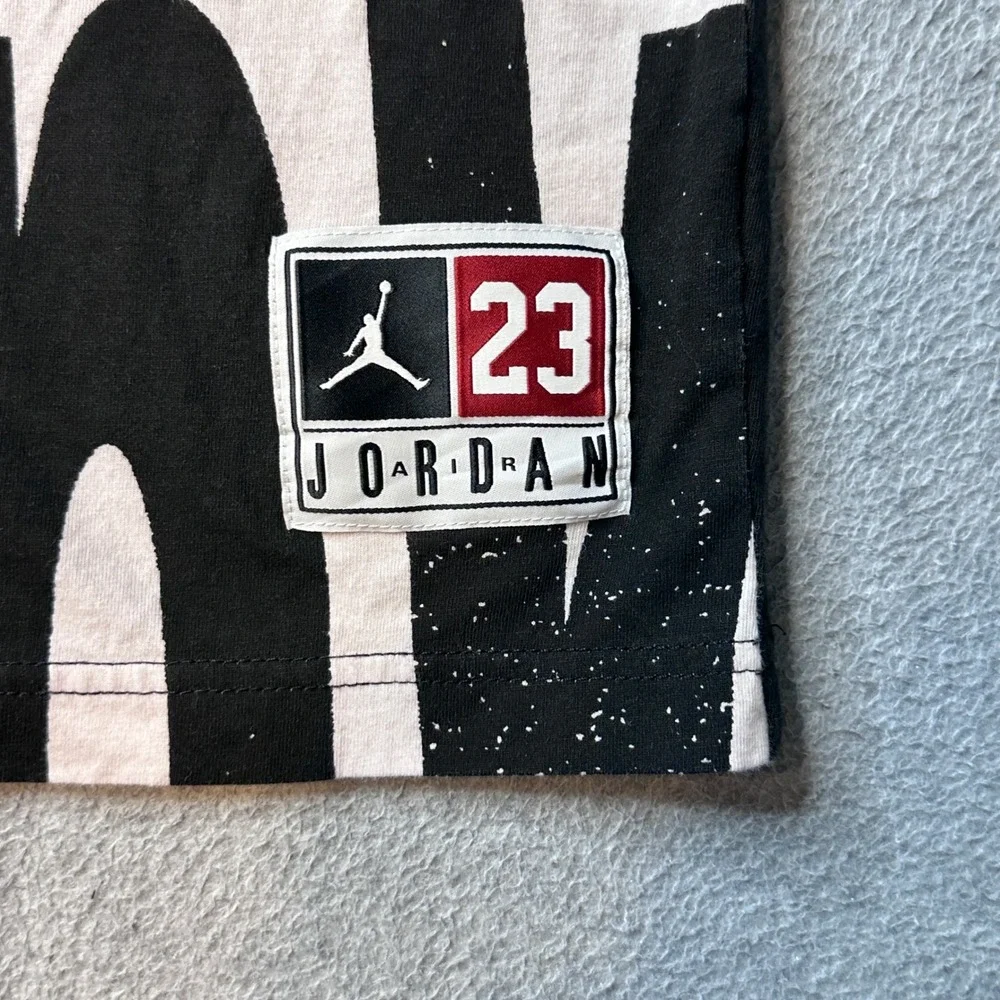 Jordan T-Shirt Kids S Black Flying Slam Death-Defying Dunk Graphic Tee 5353-023